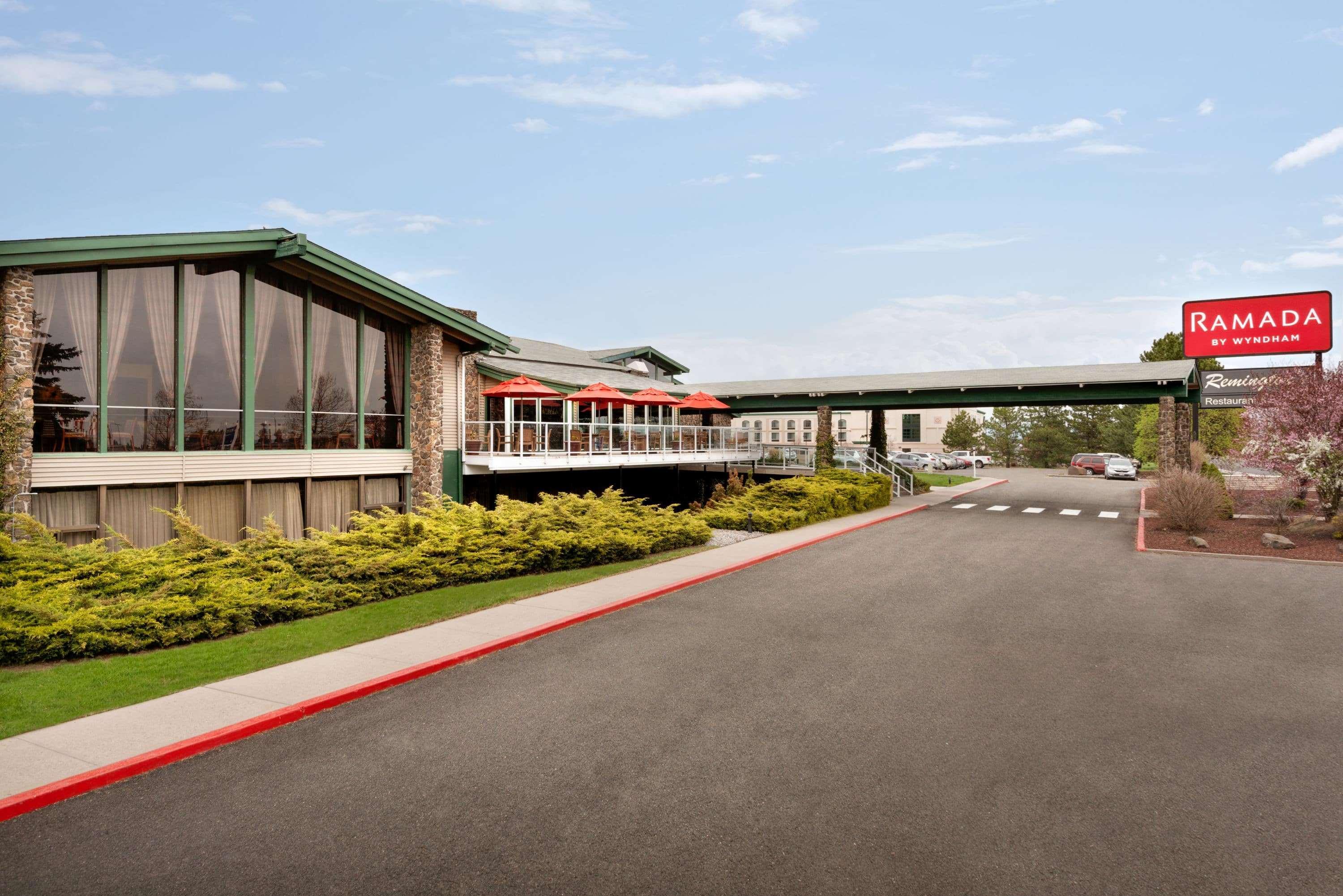 Ramada By Wyndham Airport Hotel 3*
