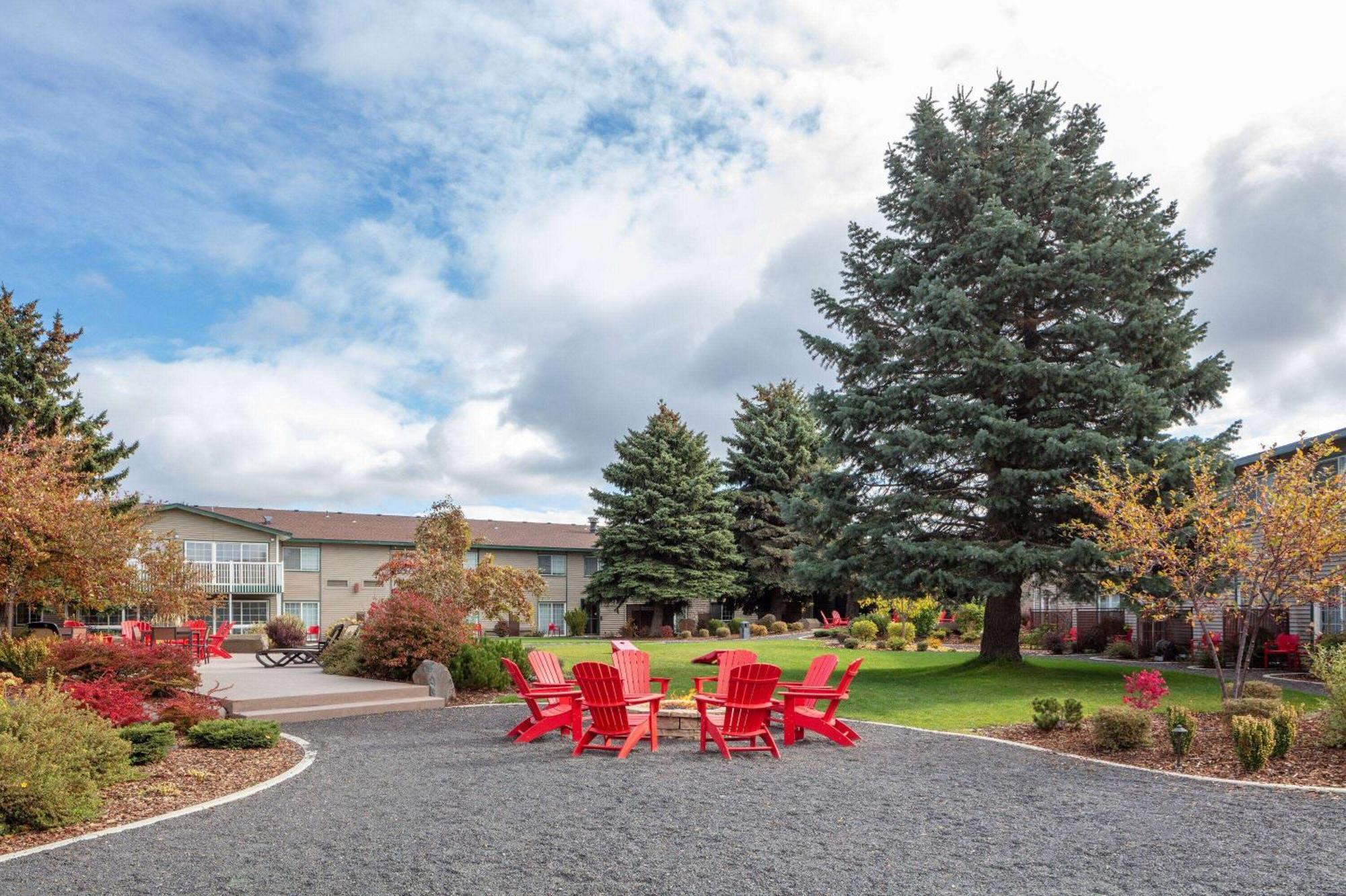 Ramada By Wyndham Airport Hotel 3*